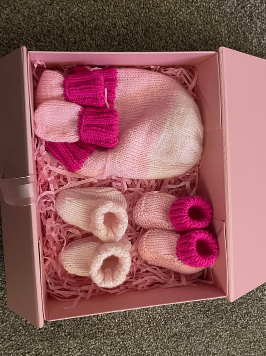 Baby hat, mittens and bootie set 0-3 months